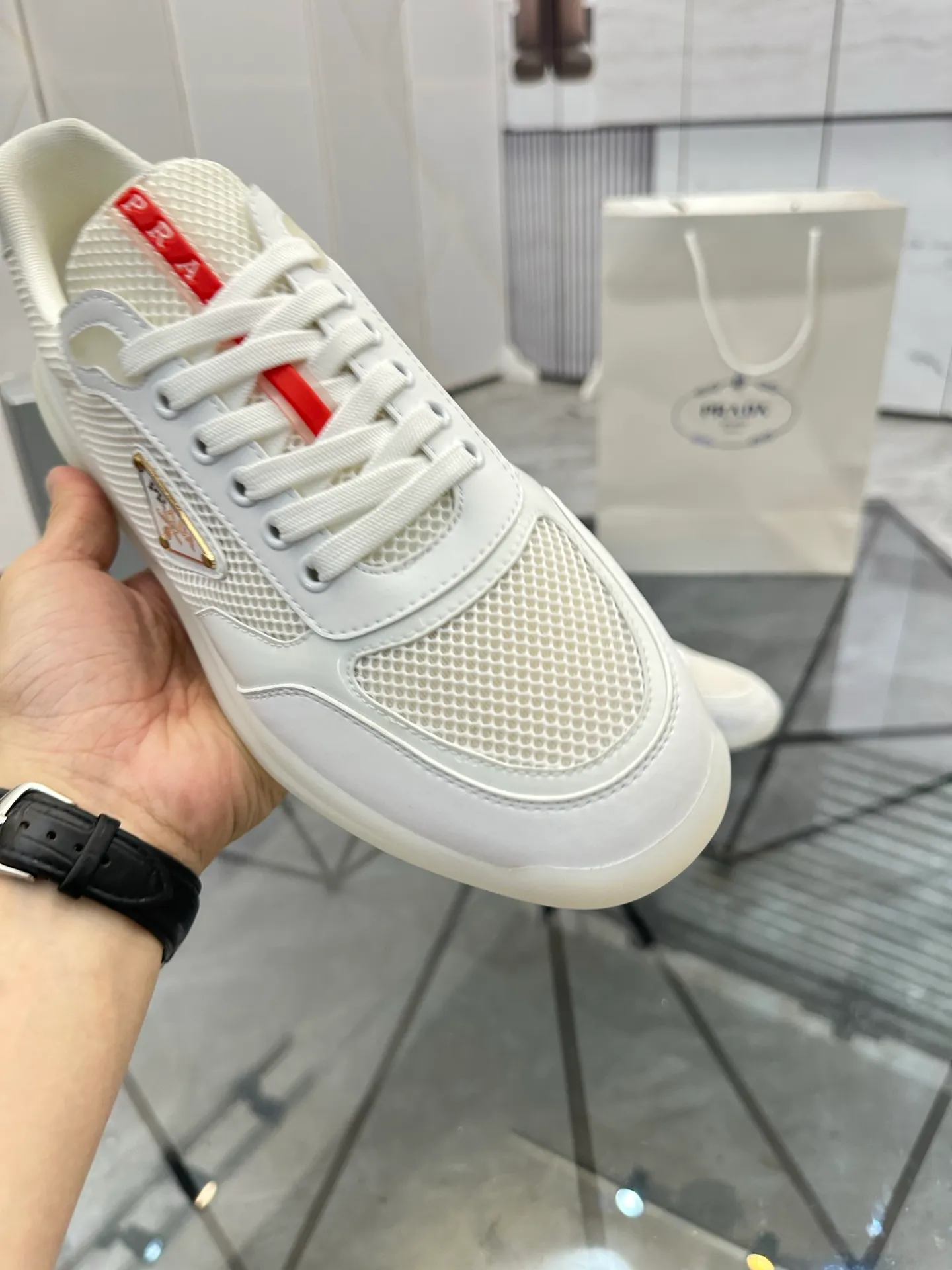 Men's shoes for sale 💰: 💰P620¥ High-end top quality Product trademark: Prada *"Prada*" low-top casual shoes Regular size: 38-45 (can be customized to 46) Product materials: Upper imported first-layer cowhide spliced ​​with original fabric, breathable lining, cowhide foot pads, original outsole. No.: 001